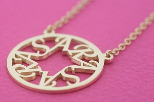 名前ネックレス