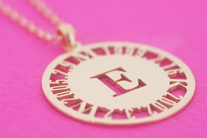 名前ネックレス